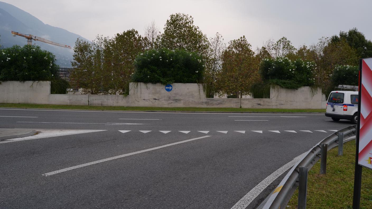 I segni dell'impatto sul muro della rotonda