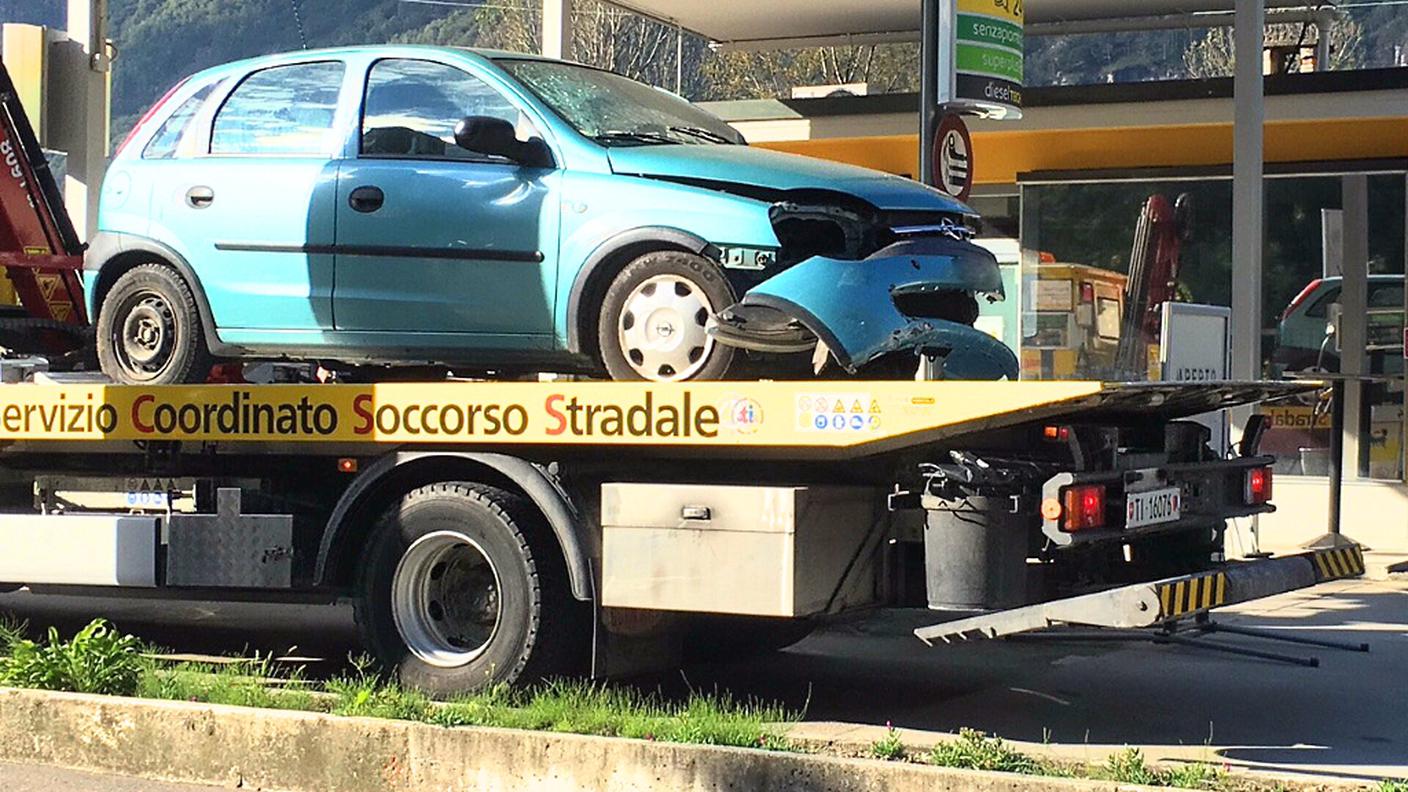 Per il trasporto in ospedale del conducente della Opel è inervenuto un elicottero REGA