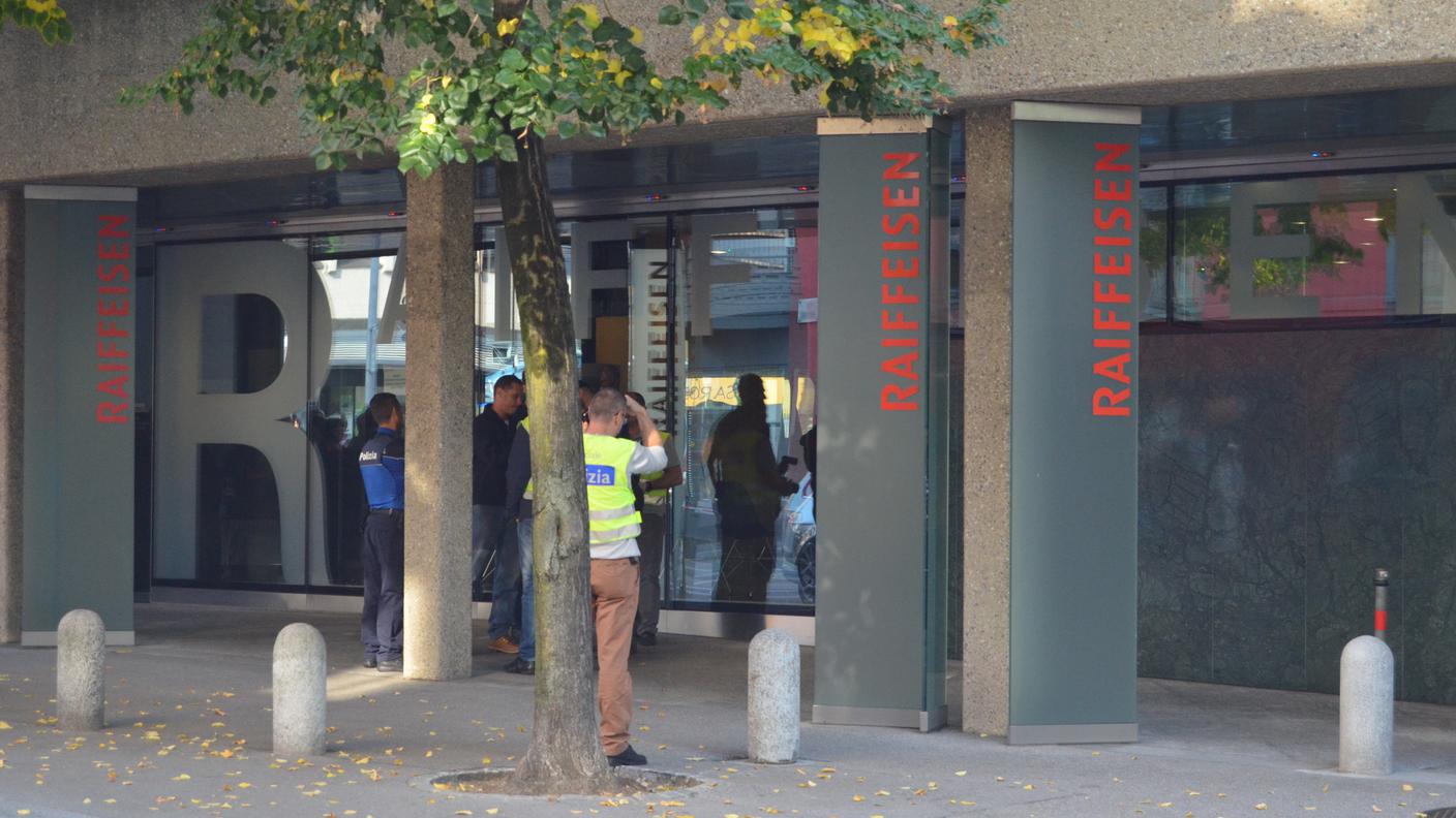 Il malvivente, un cittadino italiano, è stato arrestato dopo pochi minuti