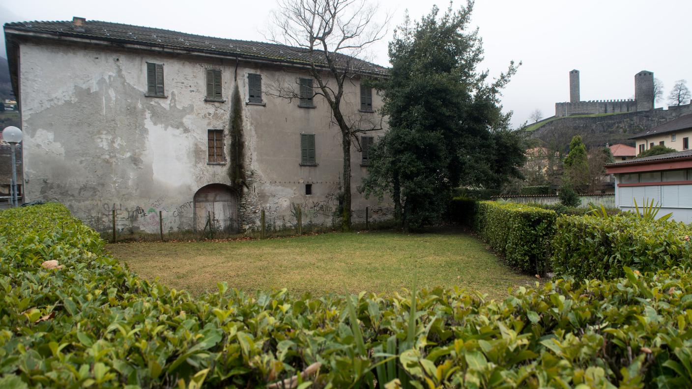 L'esterno degli edifici ex Ostini, dove la Fondazione Casa Marta ospiterà le persone in difficoltà