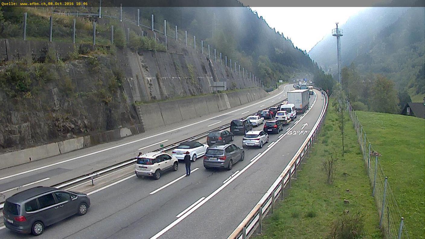 Veicolo in avaria in galleria, 6 km di coda al portale nord del S. Gottardo