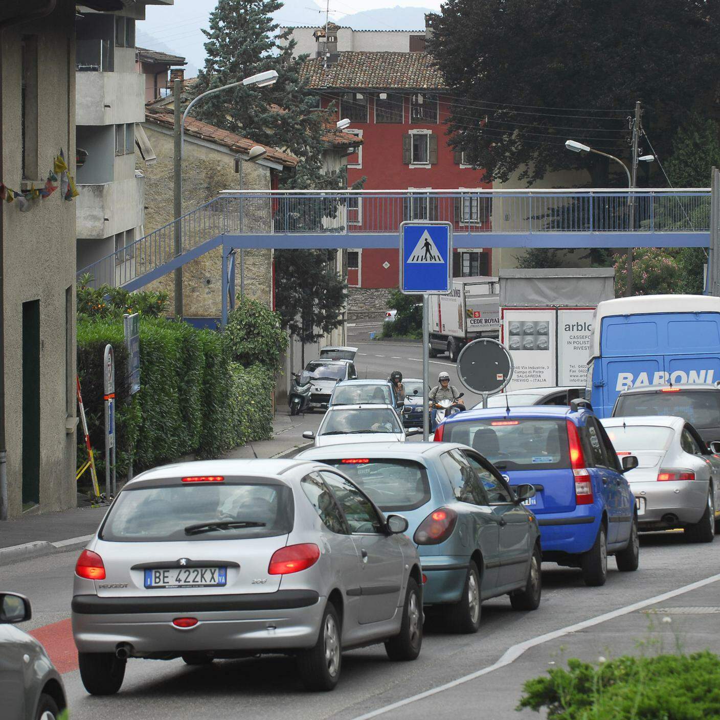 Traffico intenso sulla strada cantonale che da Bioggio porta ad Agno