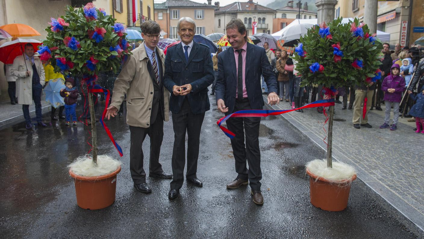 Il taglio del nastro per la rinnovata Piazza Grande
