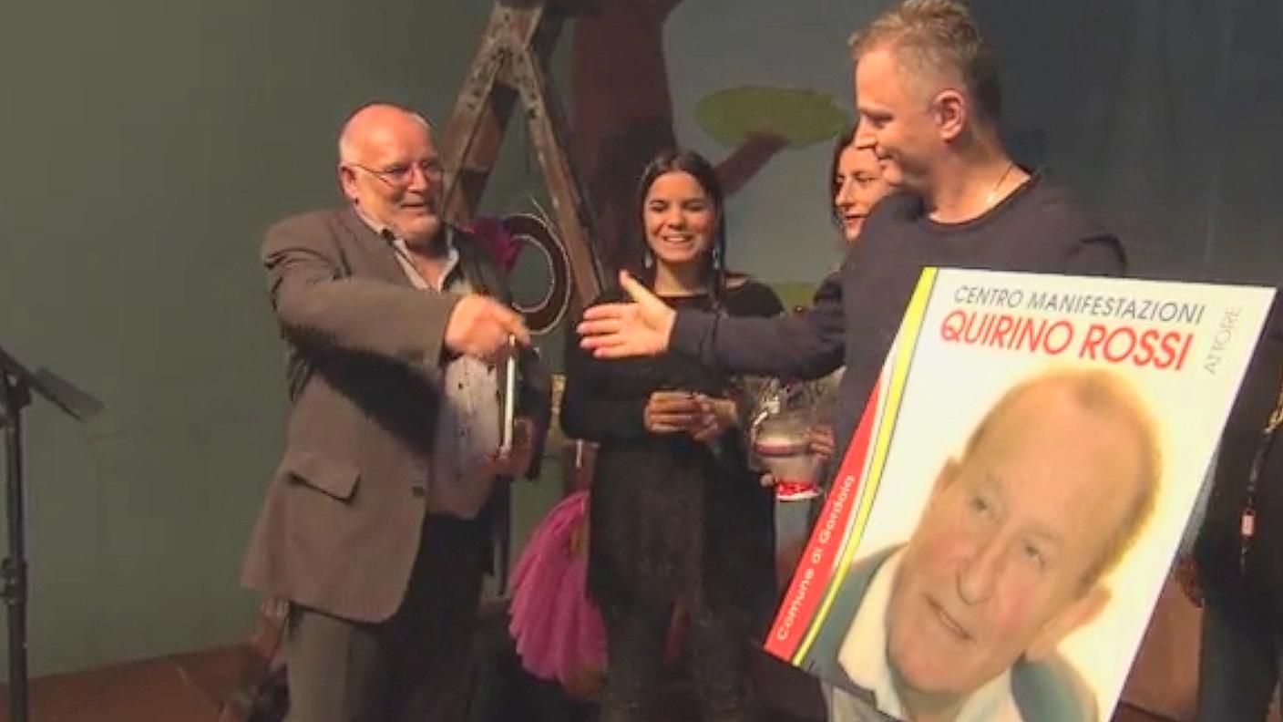 Oswaldo Codiga, nipote dell'attore, riceve la targa commemorativa