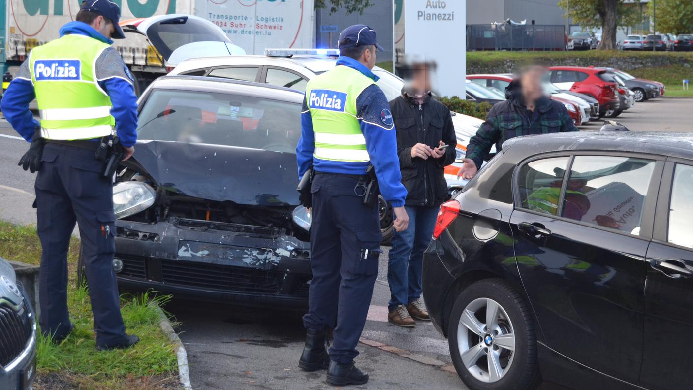 La scena dell'incidente stradale avvenuto venerdì a Giubiasco