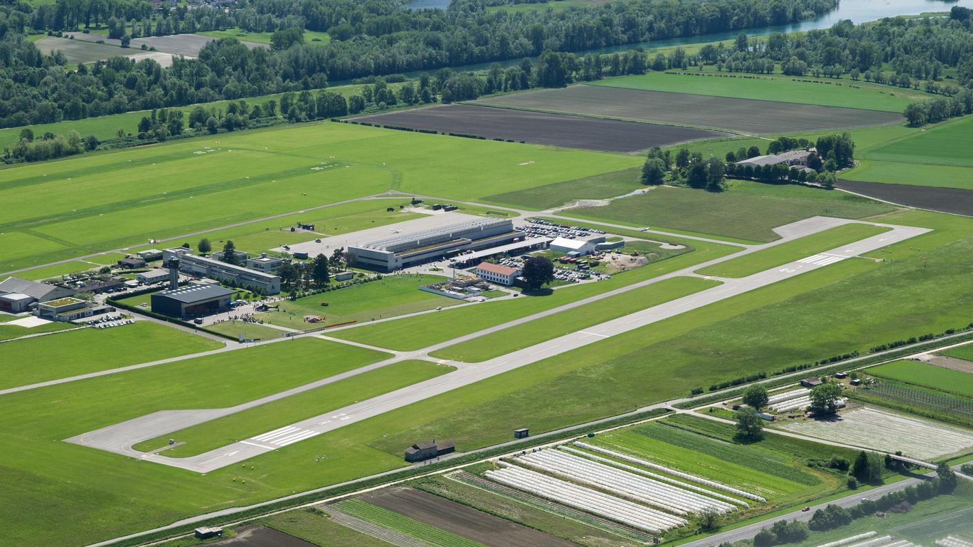 Una veduta panoramica dell'aeroporto cantonale di Locarno 