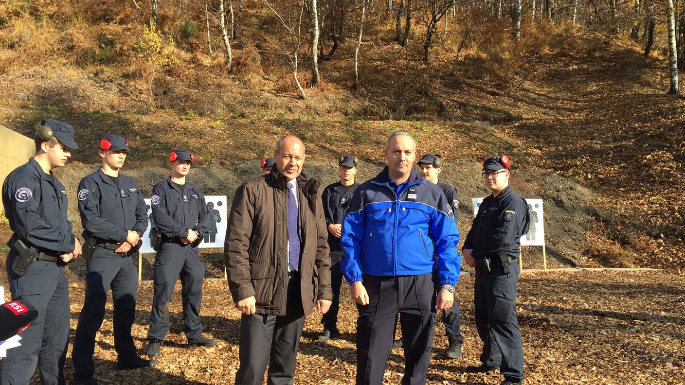 Christoph Graf, comandante della Guardia svizzera pontificia, con il comandante della cantonale Matteo Cocchi