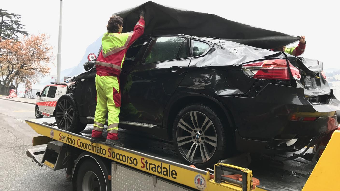 La vettura recuperata dai soccorritori