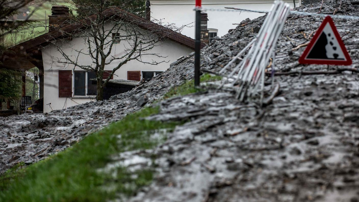 Frane e smottamenti continuano a colpire Ghirone e Cozzera