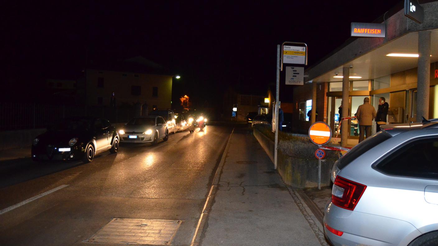 Ladri in fuga, lavoratori in colonna