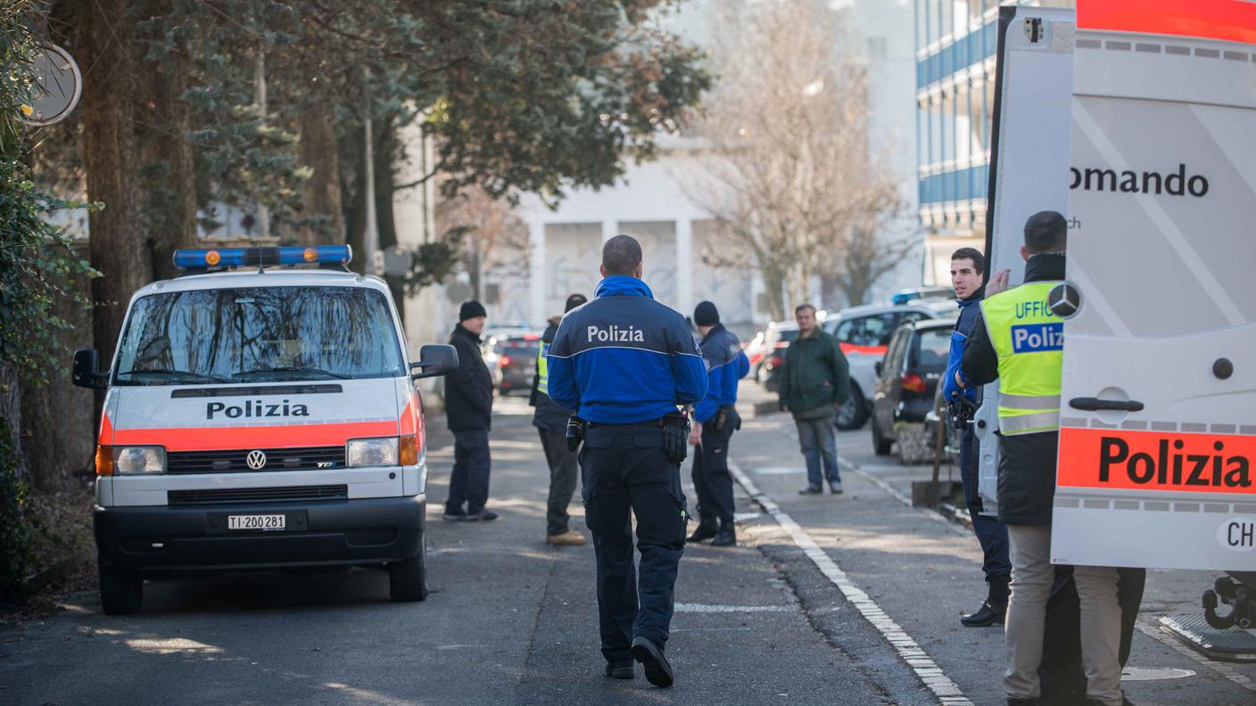 L'intervento della polizia sabato a Massagno per l'incendio mortale