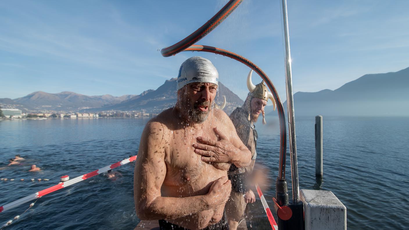 Doccia fredda prima del tuffo