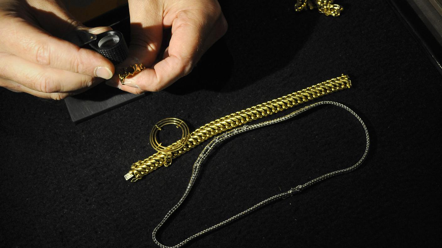 Gioelli venduti... a peso d'oro