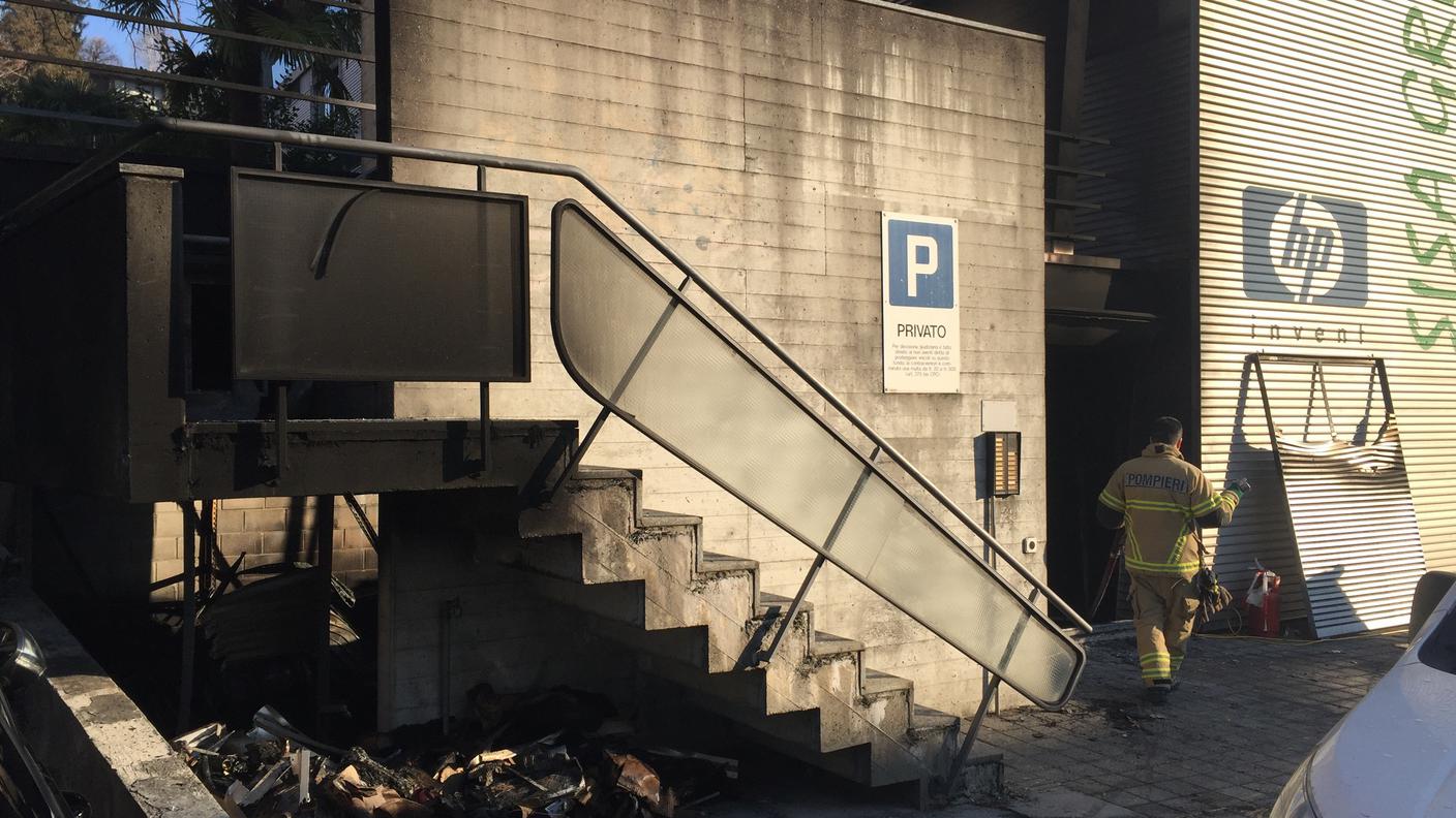 I danni di fiamme e fumo alla luce del giorno