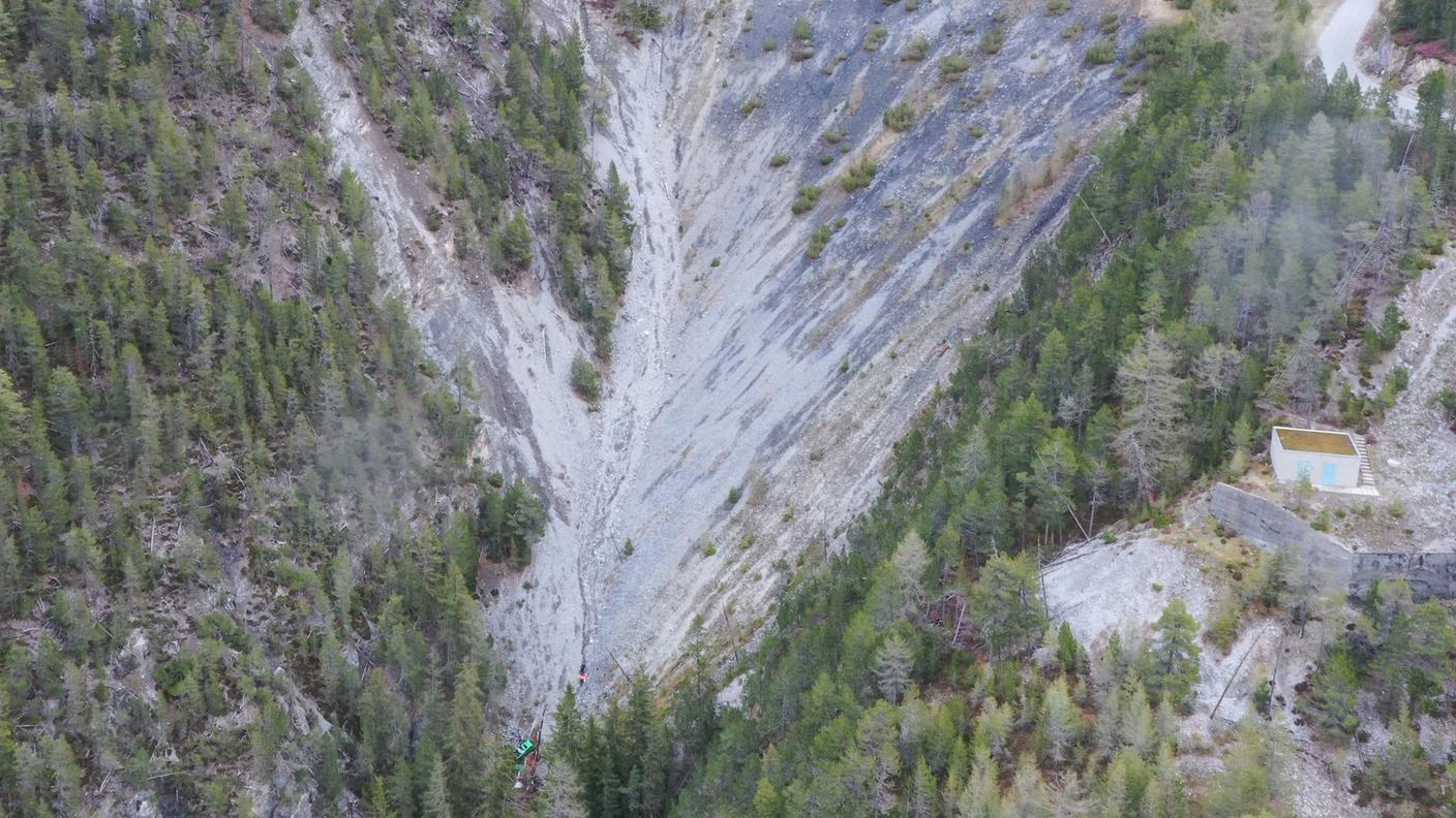Il veicolo è stato ritrovato  in un burrone in località Ova Spin, sul Passo del Forno