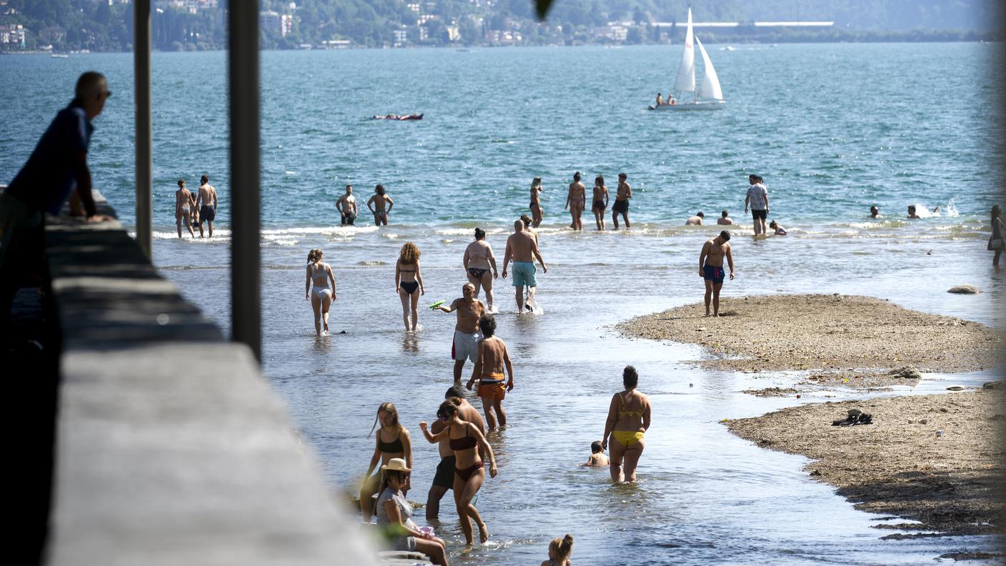 Canicola in Ticino, il lago è preso d'assalto