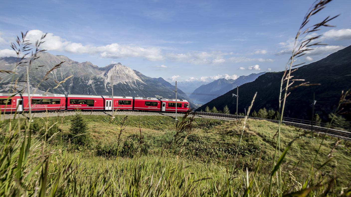 Un treno della Ferrovia retica ad Alp Grüm