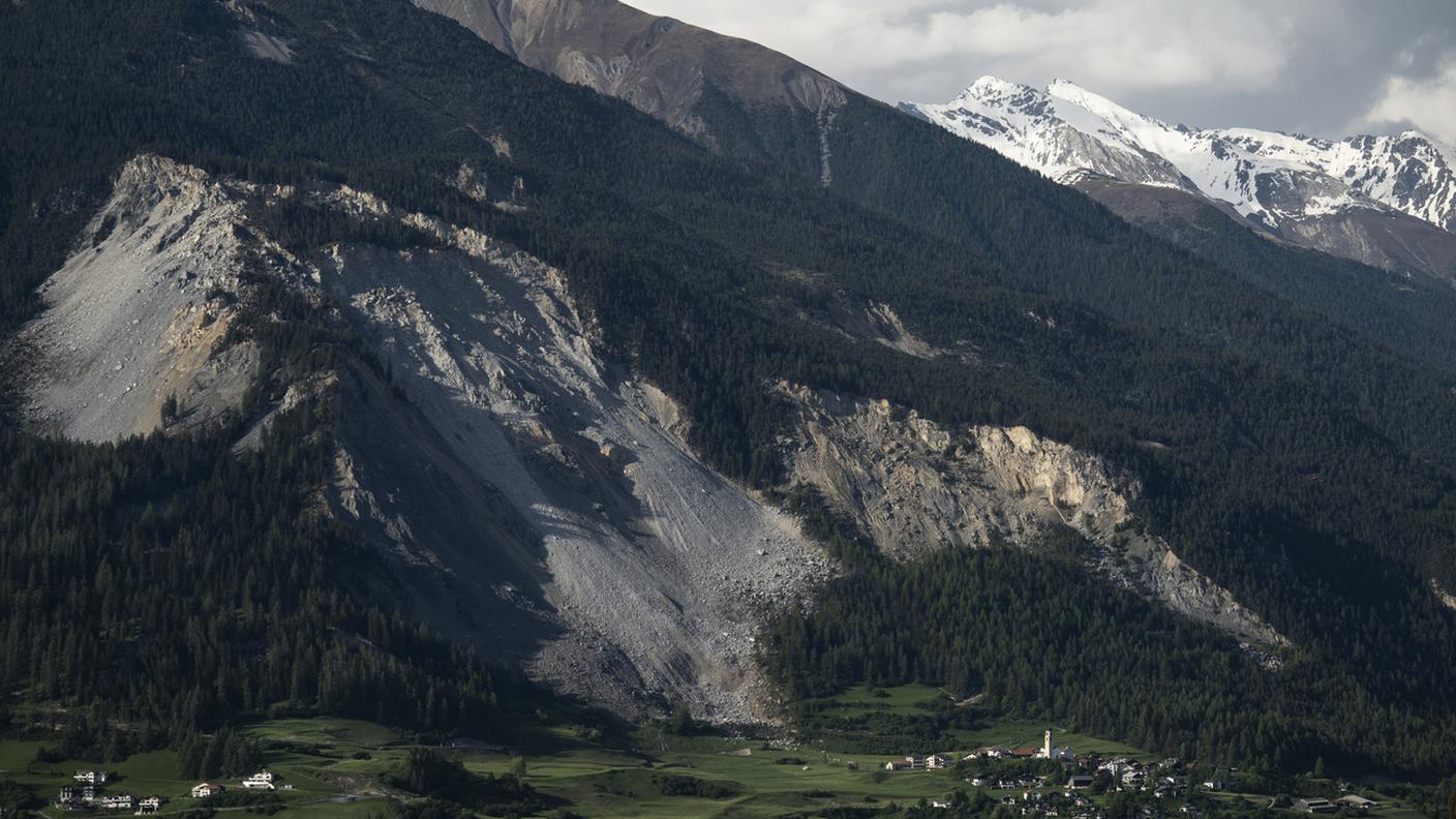 La massa in movimento che incombe su Brienz