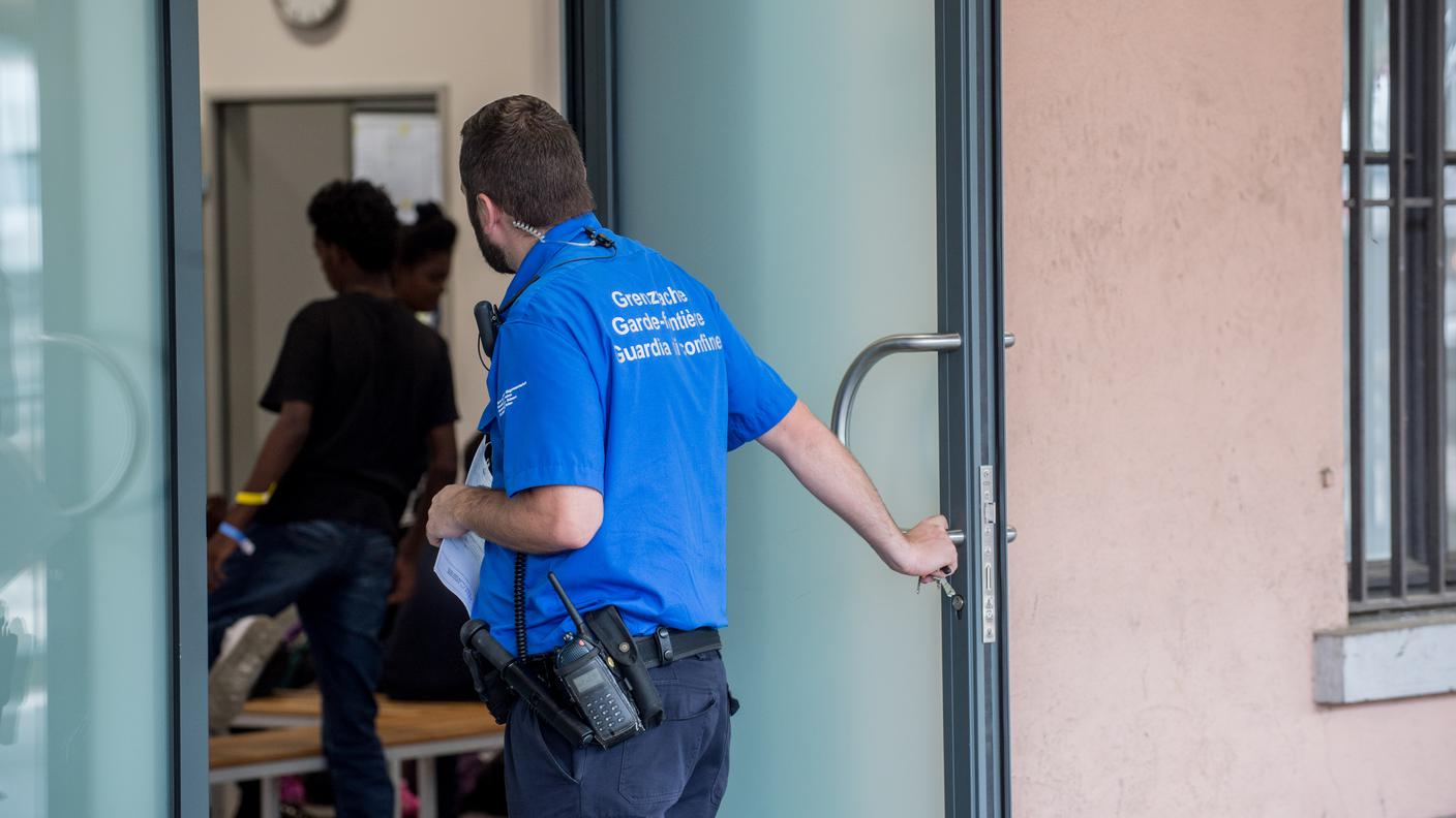 La stragrande maggioranza delle persone è entrata in Svizzera via treno