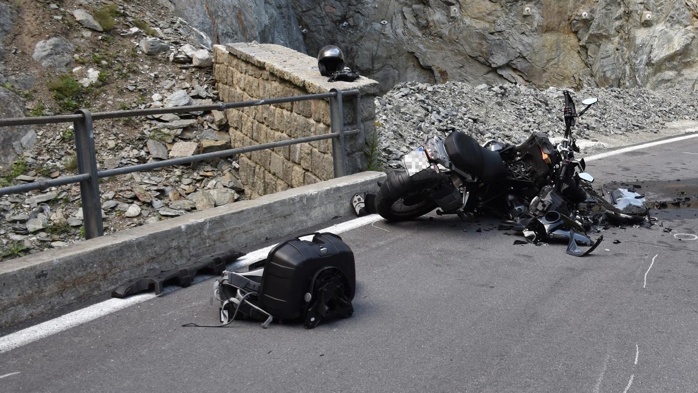 La moto incidentata del centauro straniero