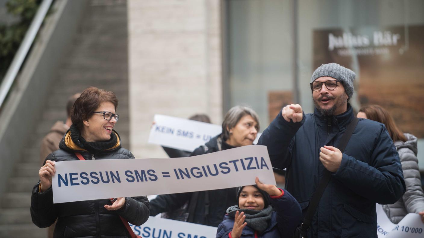 La protesta degli audiolesi è avvenuta in contemporanea con i test per le sirene