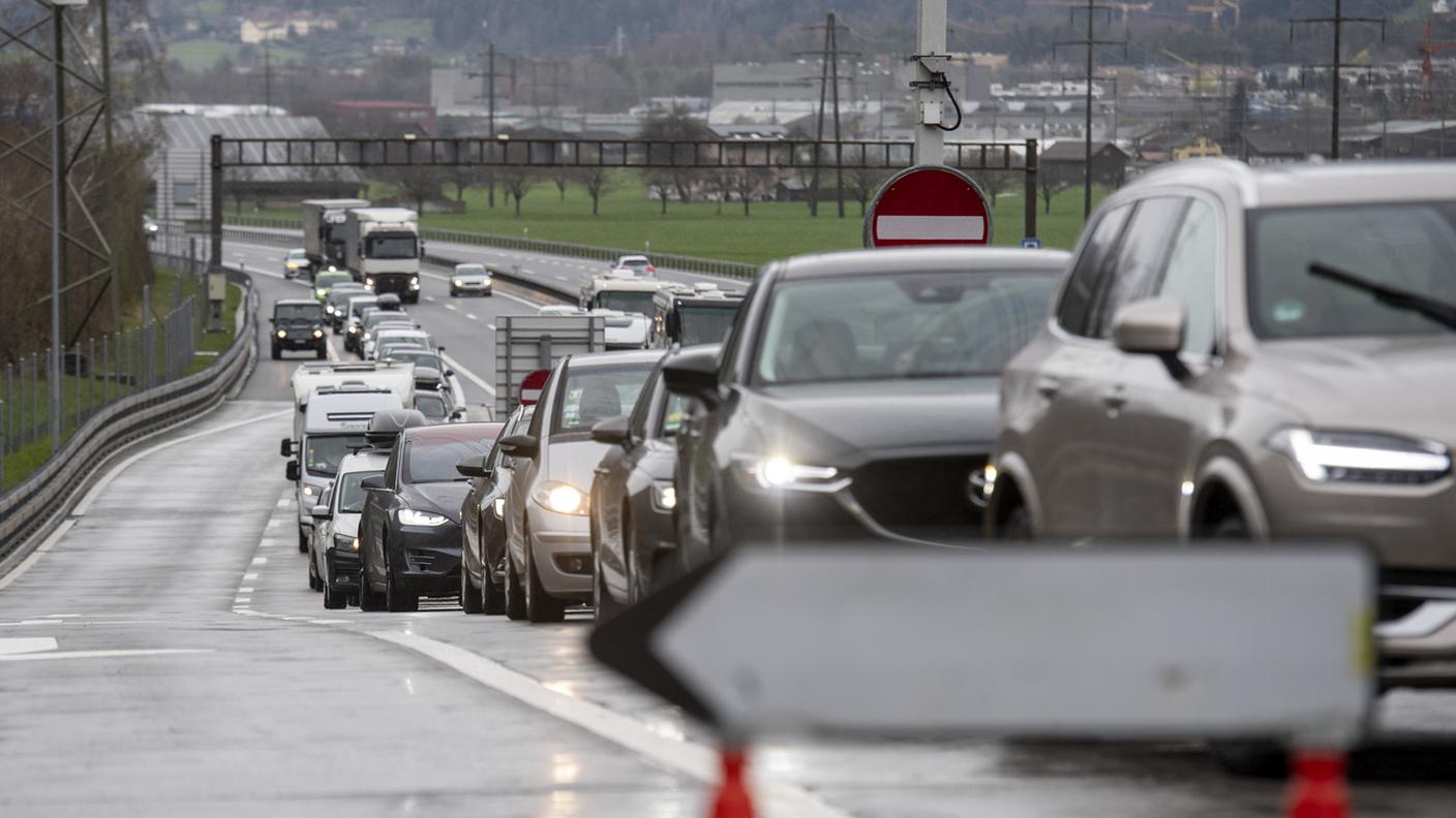 Altra giornata di code chilometriche al San Gottardo ed in entrambe le direzioni