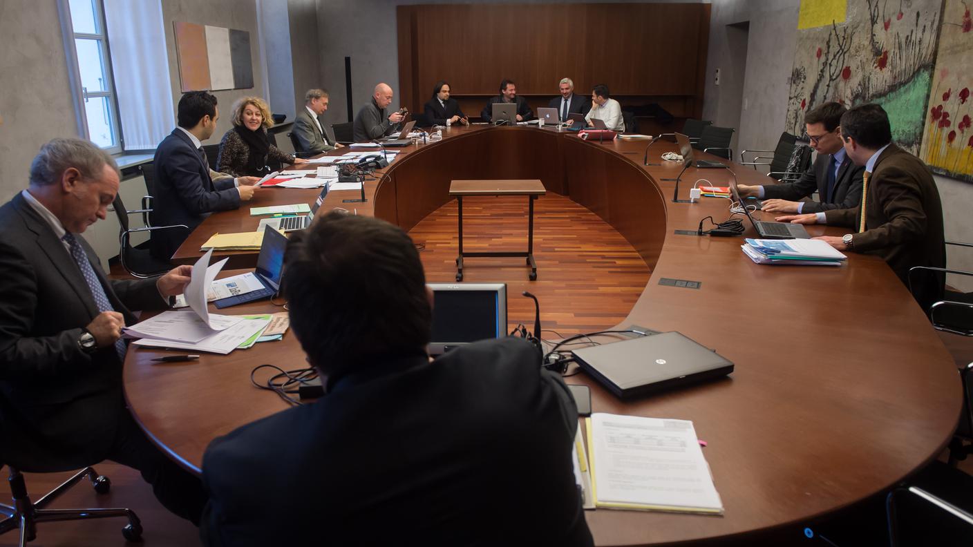 La seduta della commissione in attesa di risposte