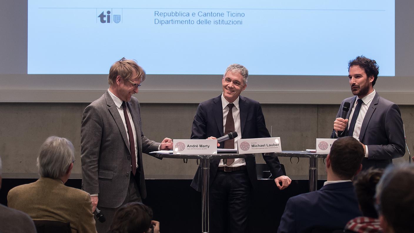 Il capo informazione MPC André Marty, Michael Lauber e il moderatore Fabio Storni