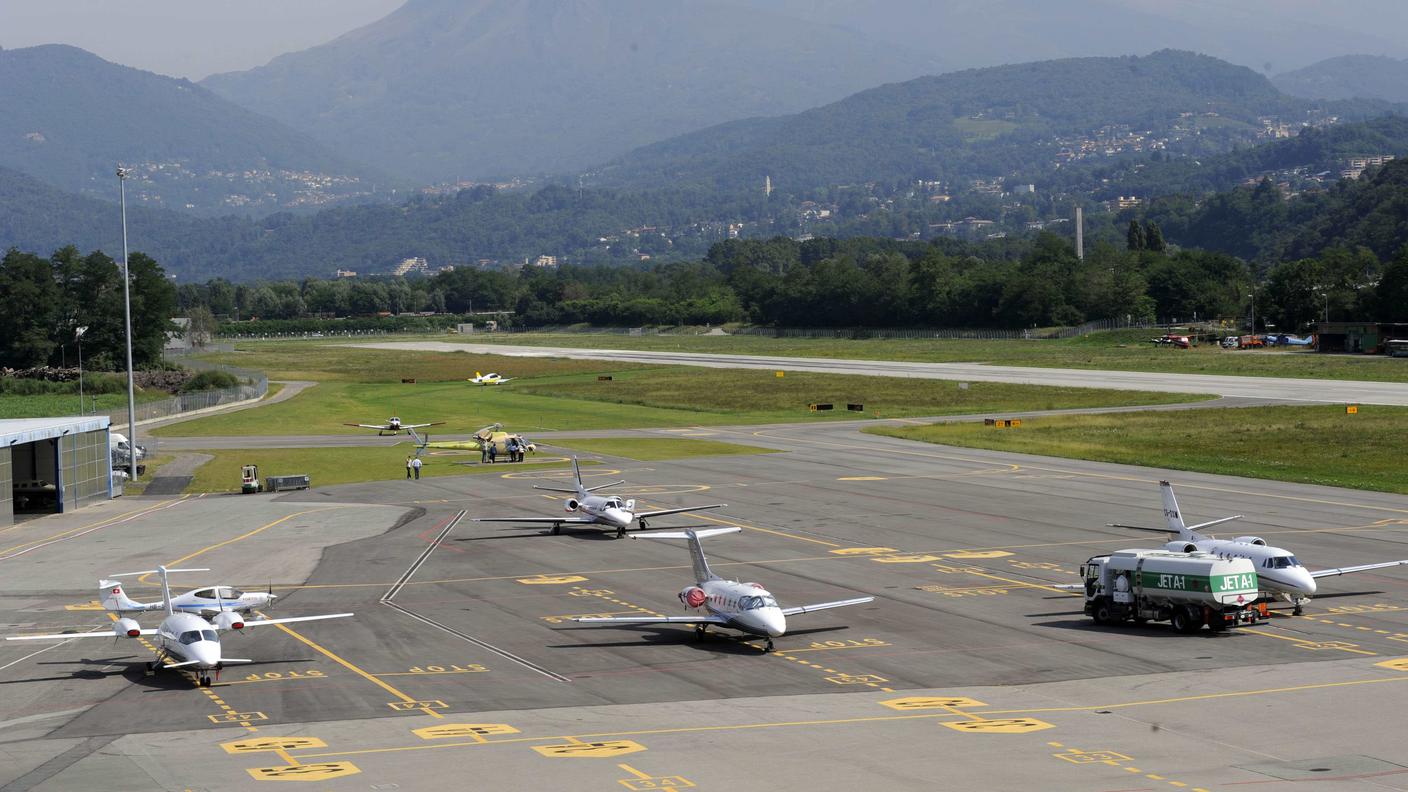 Parte del percorso passerebbe sotto ed a fianco dell'aeroporto luganese