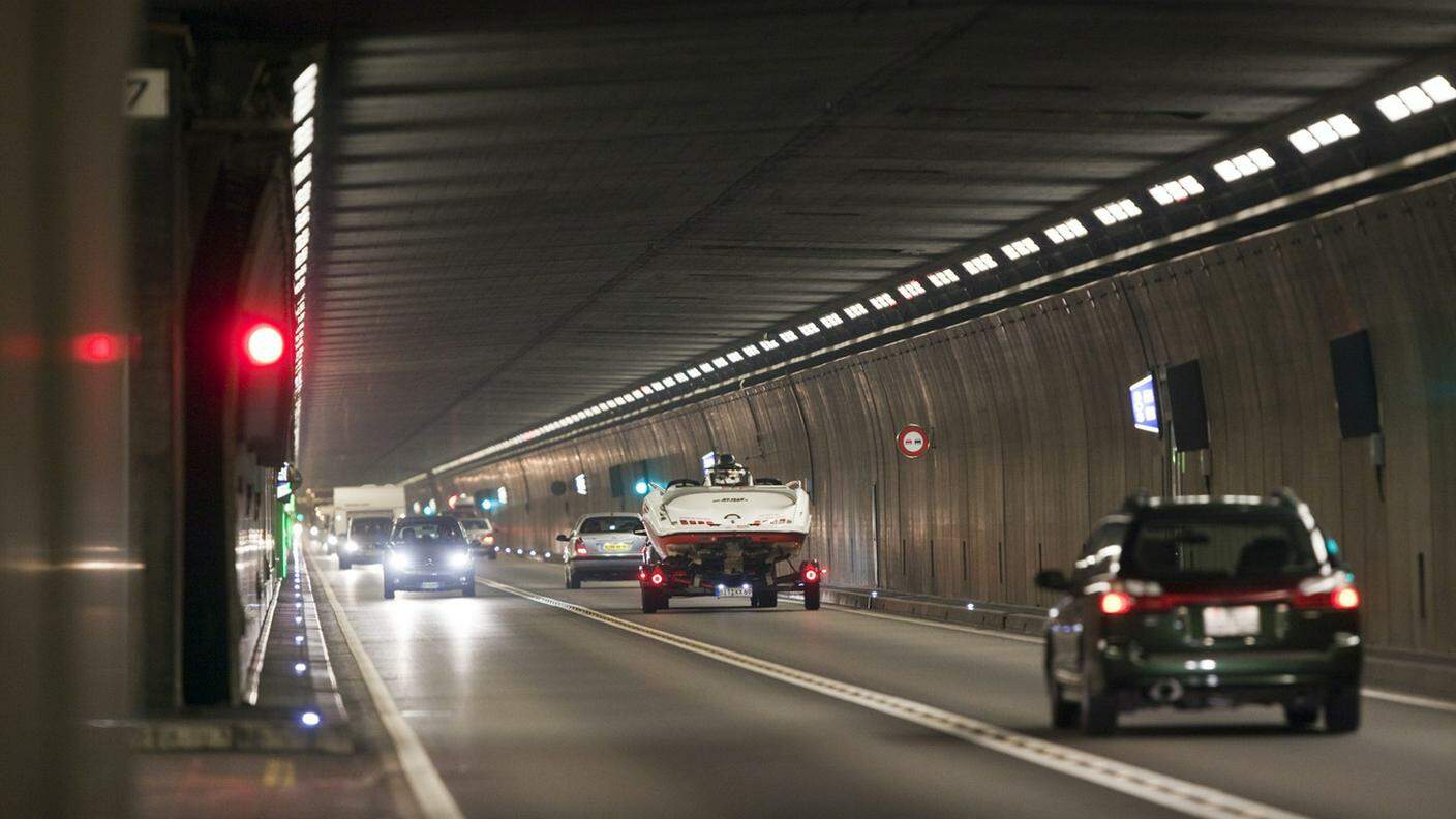 Il tedesco aveva compiuto sorpassi all'interno del tunnel del San Gottardo