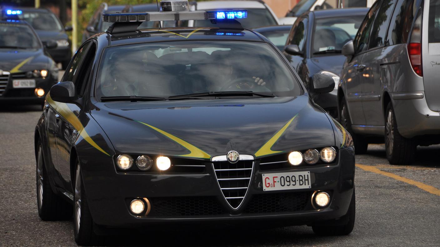 Una pattuglia della Guardia di Finanza comasca