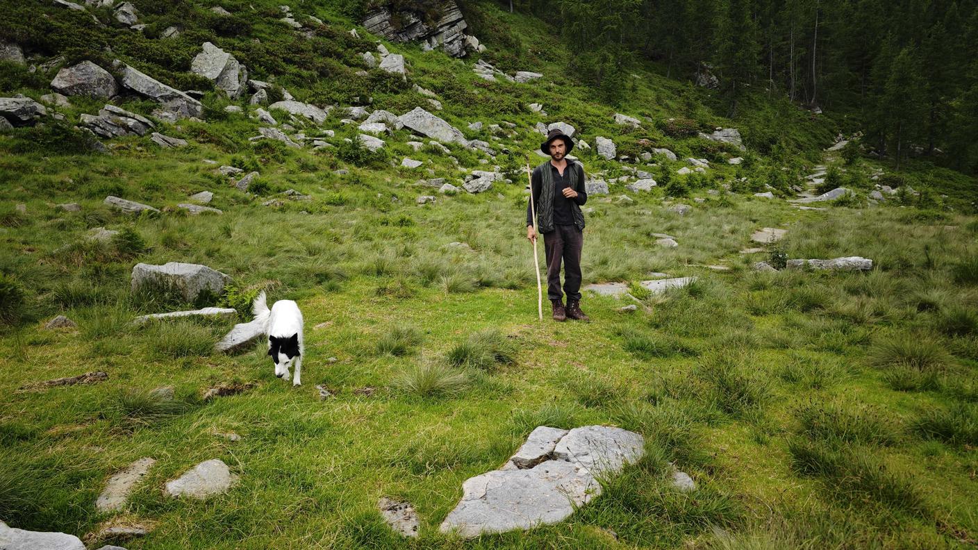 Benjamin con la sia aiutante Maja