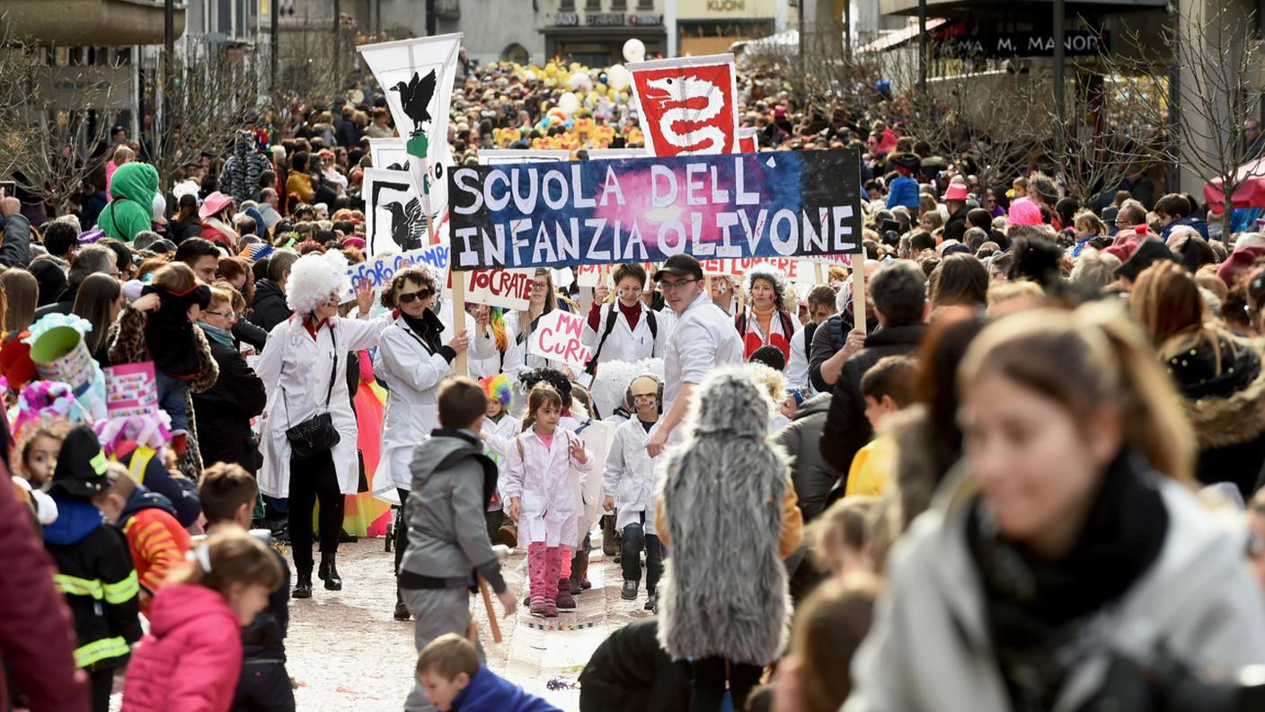 Il corteo dei bimbi, in attesa di quello dei ''grandi'' di domenica