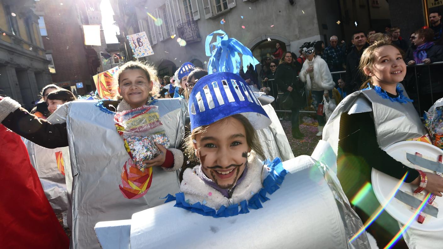 Piccole maschere e coriandoli per le strade di Bellinzona