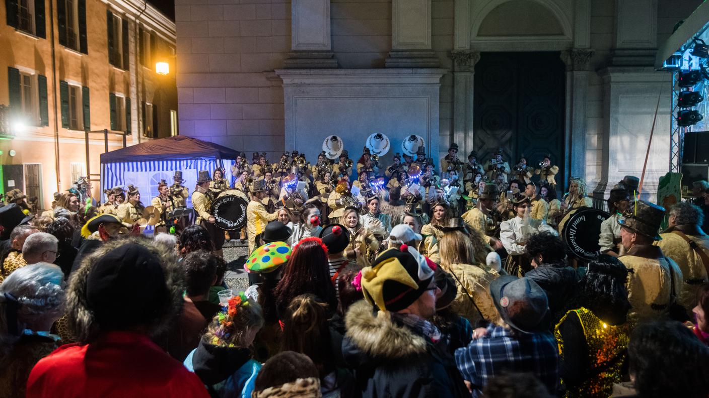 Piazza St. Antonio gremita per il concerto delle gugen