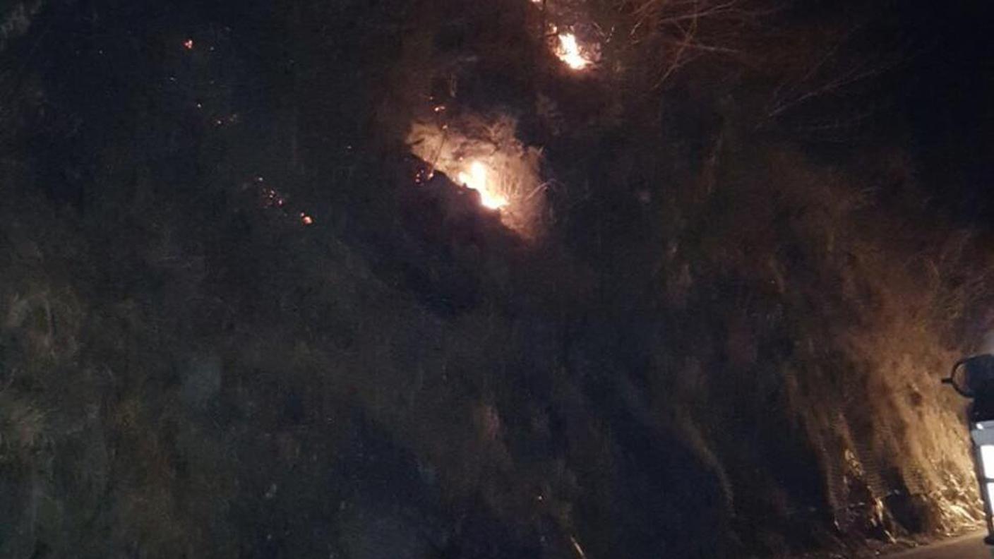 L'incendio a Olgia, frazione di Re