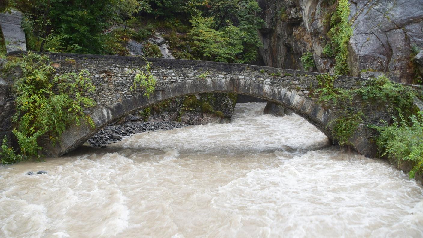 Fiume ingrossato dalla pioggia