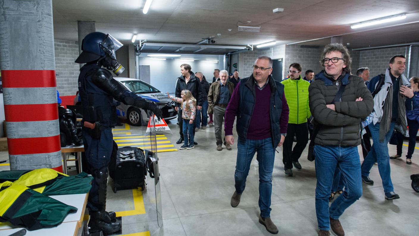 La polizia si svela