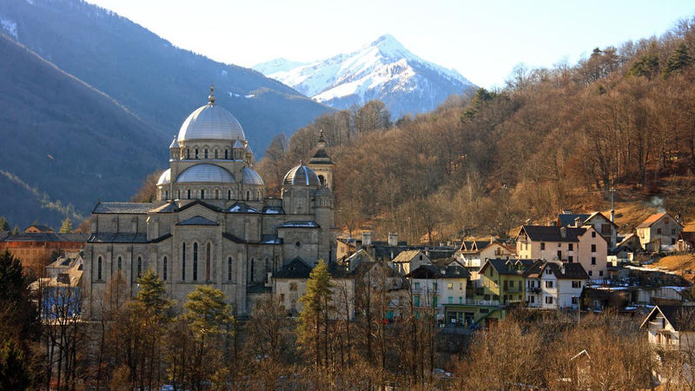 Il villaggio vigezzino con il suo santuario