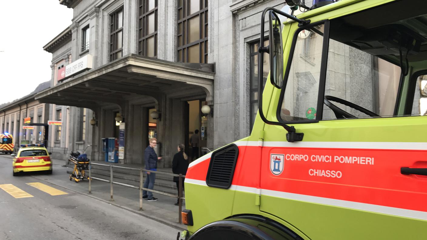 L'arrivo dei primi soccorsi alla stazione ferroviaria di Chiasso sabato pomeriggio