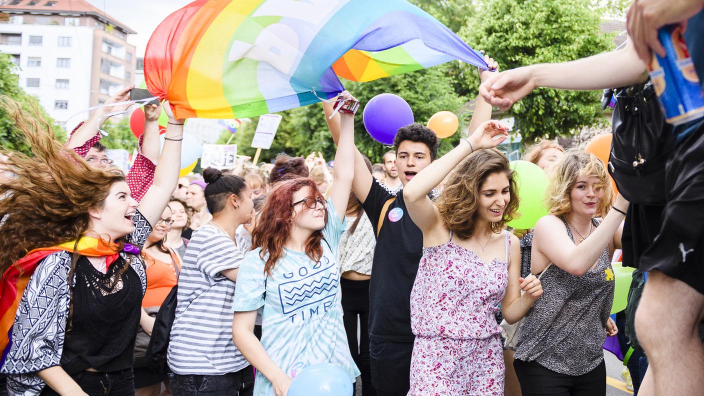 Partecipanti al gay pride friburghese del giugno 2016
