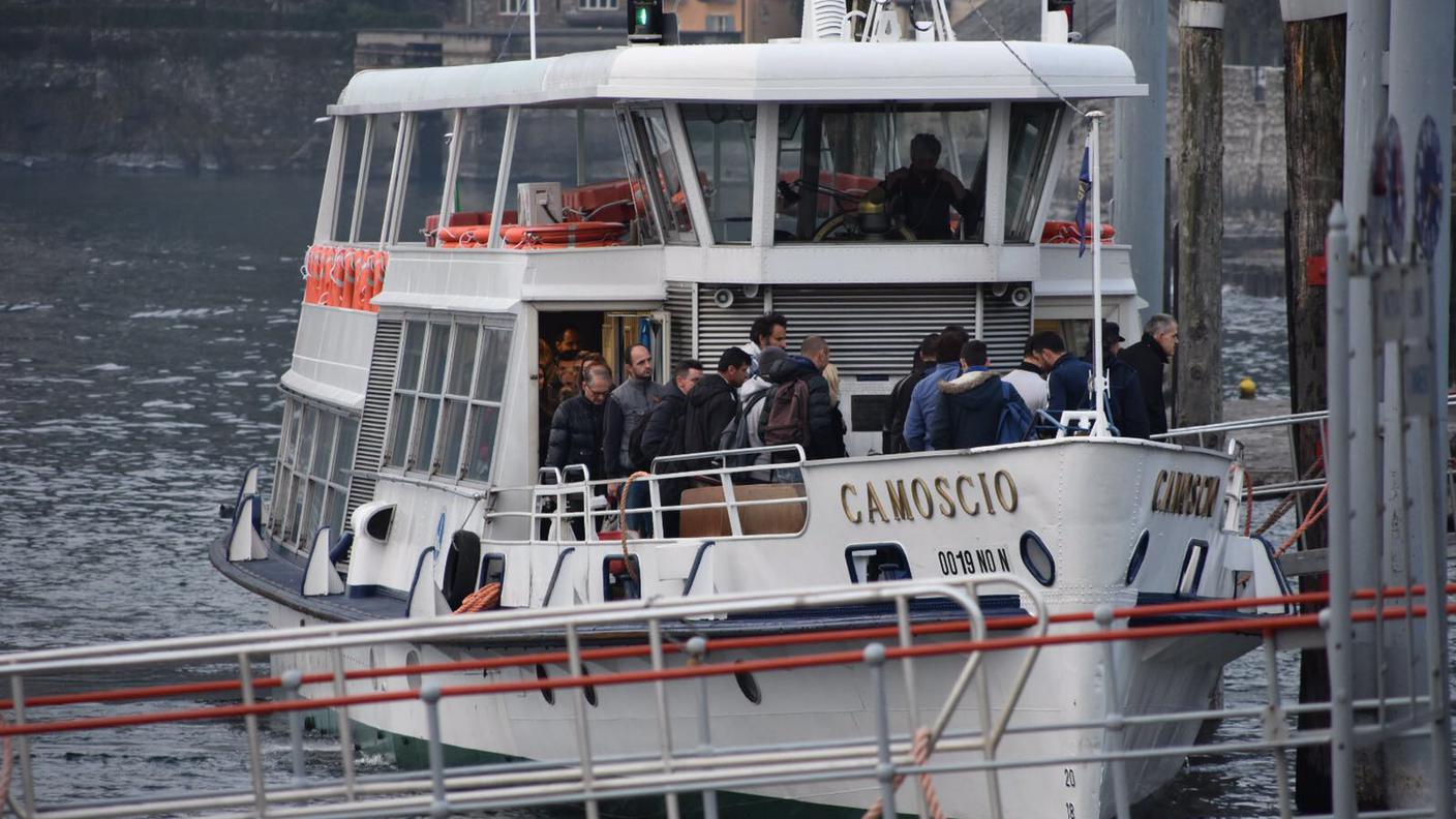 Si passa via battello