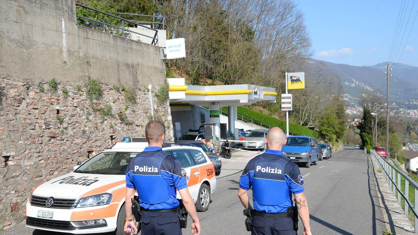 Il malvivente ha colpito in via Cantinetta