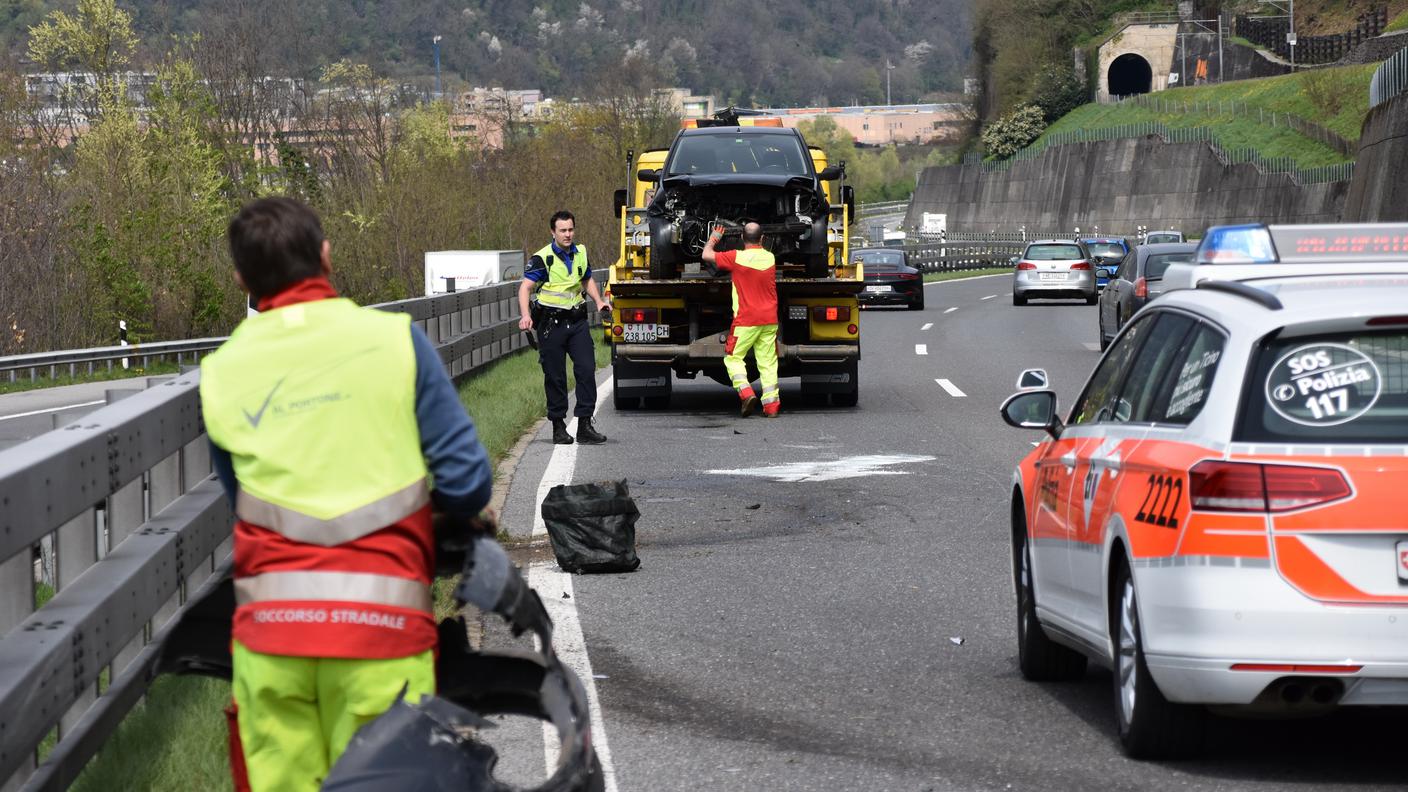 Il recupero di una delle auto