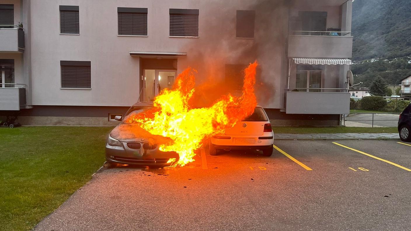 L'incendio si è sviluppato intorno alle 08.00 di stamani