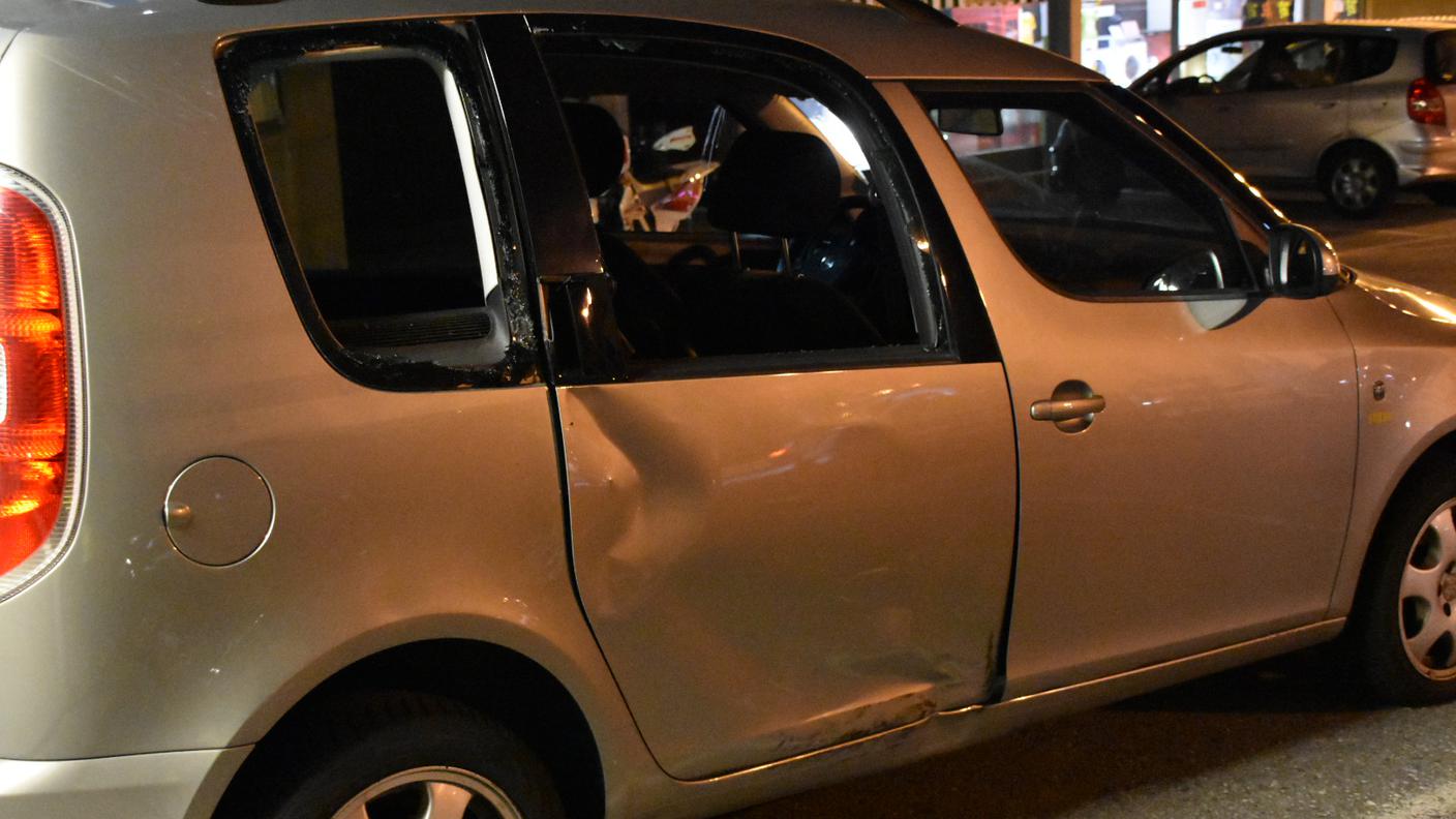 La vettura contro cui è andato a sbattere il motociclista a Gordola