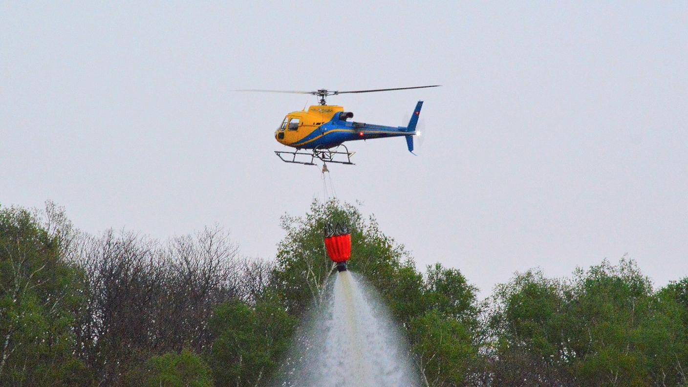 Le fiamme si sono sviluppate anche a causa del terreno arido