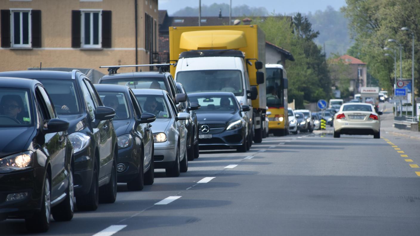 La coda chilometrica in direzione Sud all'altezza di Rivera