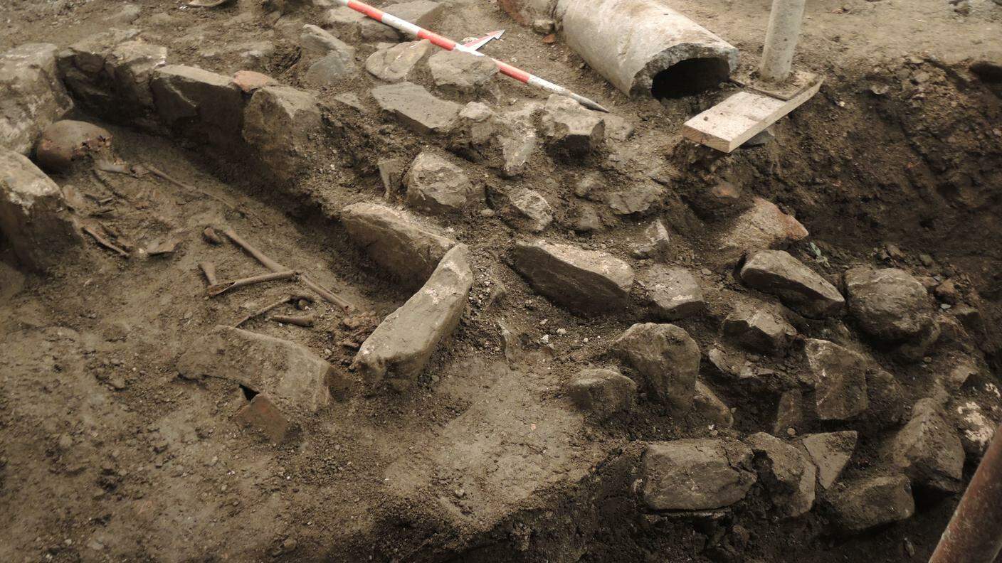 Una delle cinque tombe venute alla luce durante gli scavi