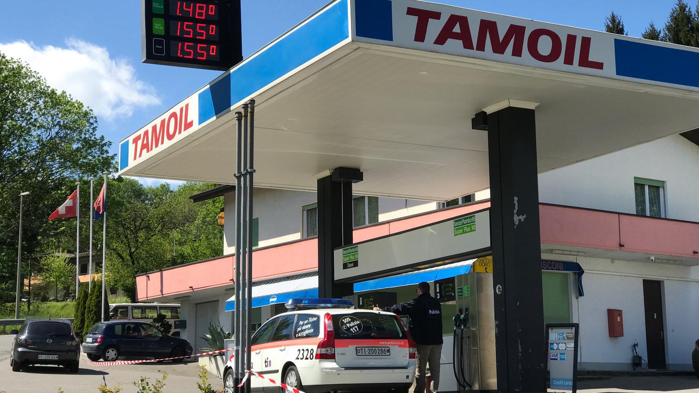Preso di mira il chiosco annesso al distributore di benzina 